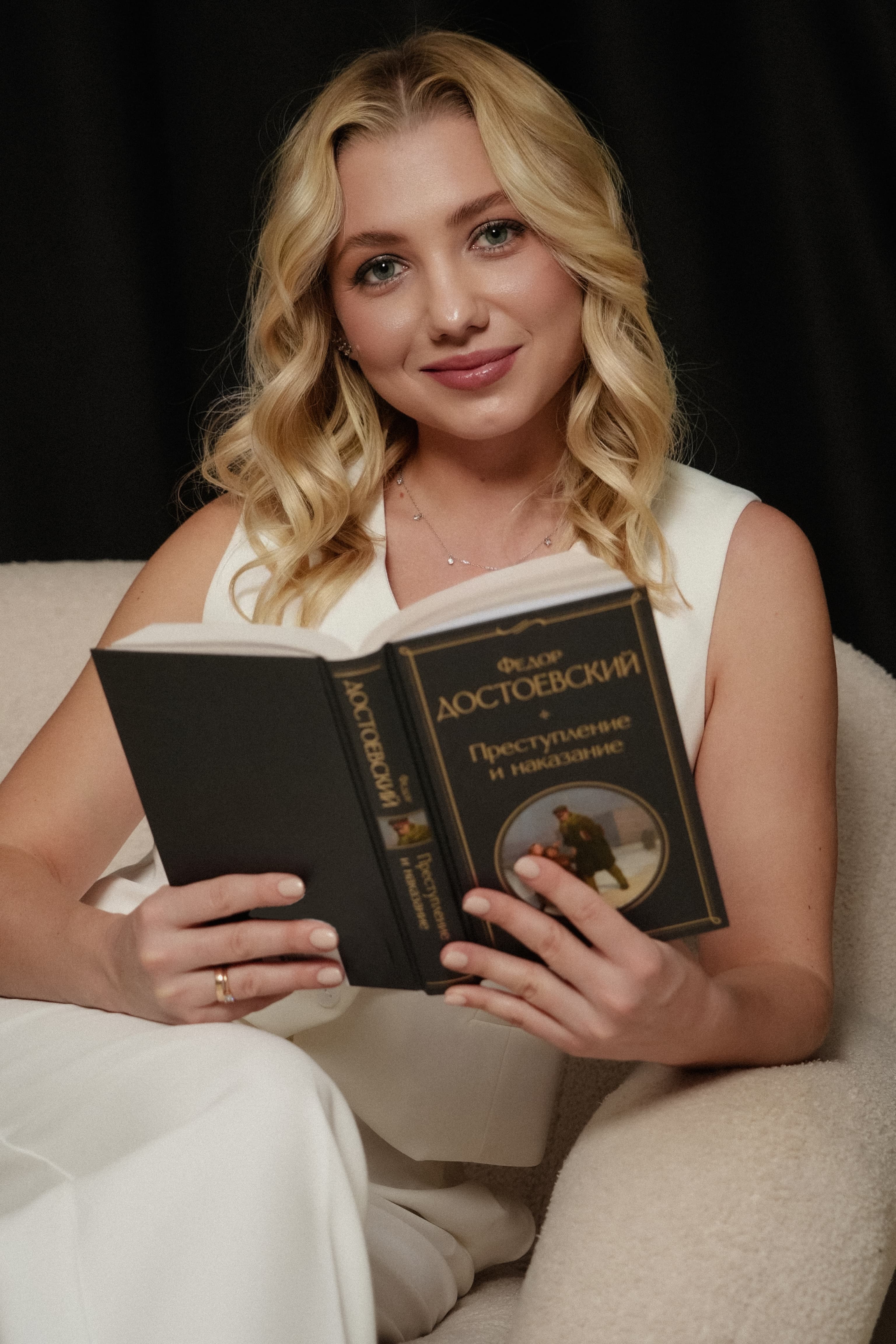 Anastasia Romanova holding Dostoevsky
